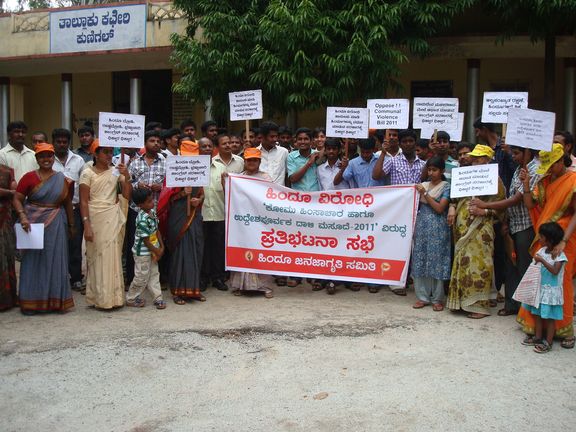 Kunigal: Devout Hindus protesting against 'Communal Violence Bill'